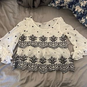 American eagle small white and black blouse
